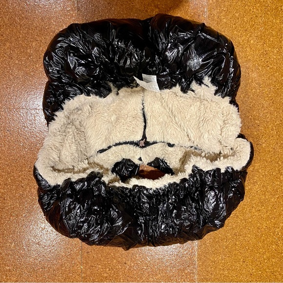 7 AM Cocoon Car Seat Cover - Shiny Black - Picture 3 of 4